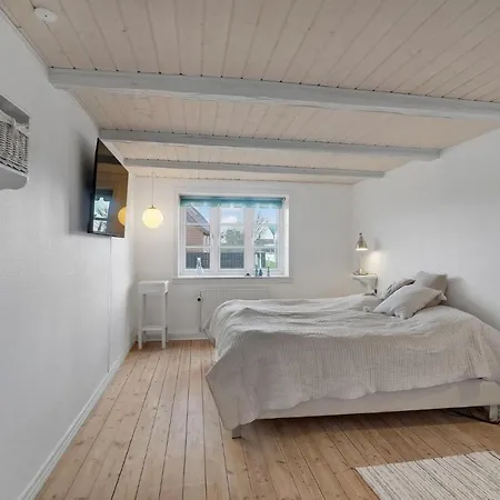 3 Bedroom Gorgeous In Feriehus