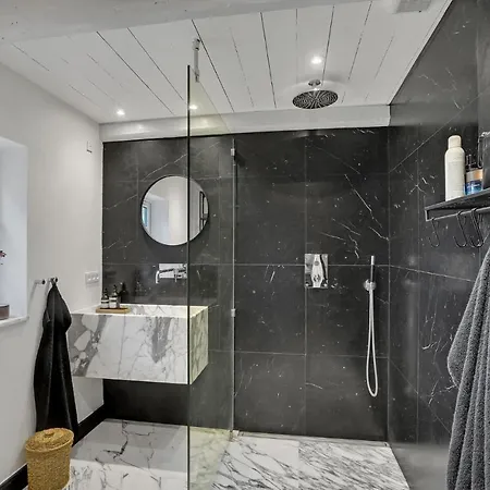 Awesome In With Kitchen Holiday home